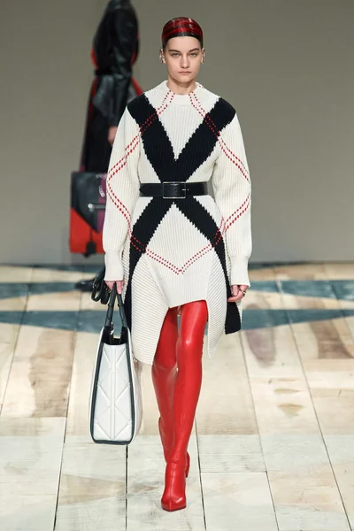 Look 17